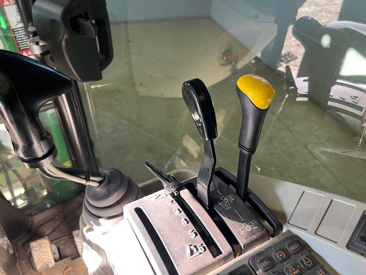 2020-john-deere-3046r-image-32