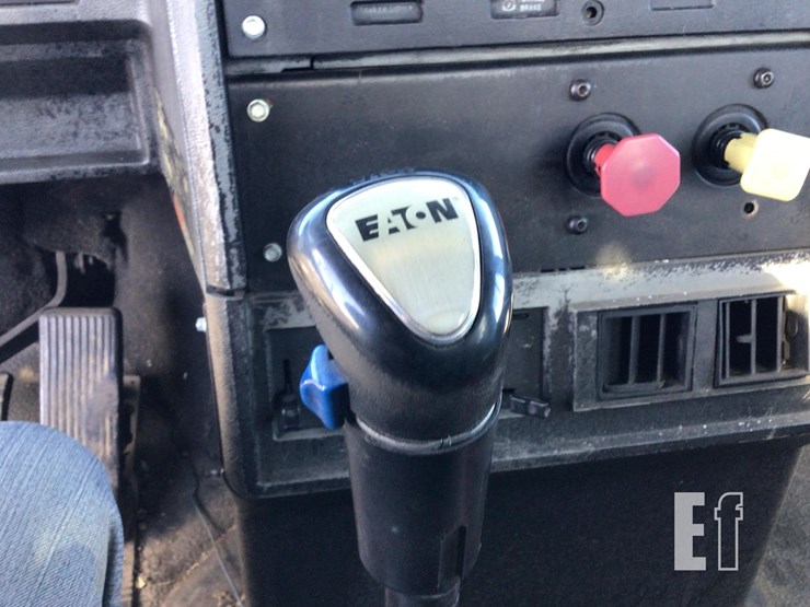 1996-mack-ch613-image-18