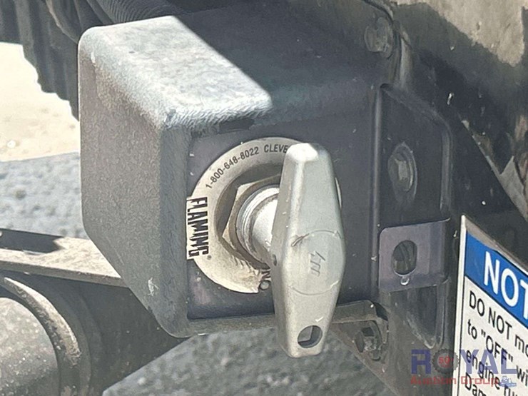 2012-crane-carrier-low-entry-t/a-rear-loader-garbage-truck-image-19