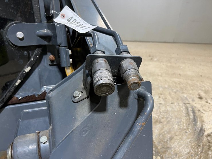 2018-deere-317g-image-11