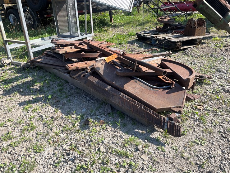 #1040-•-pallet-of-plow-parts-image-2