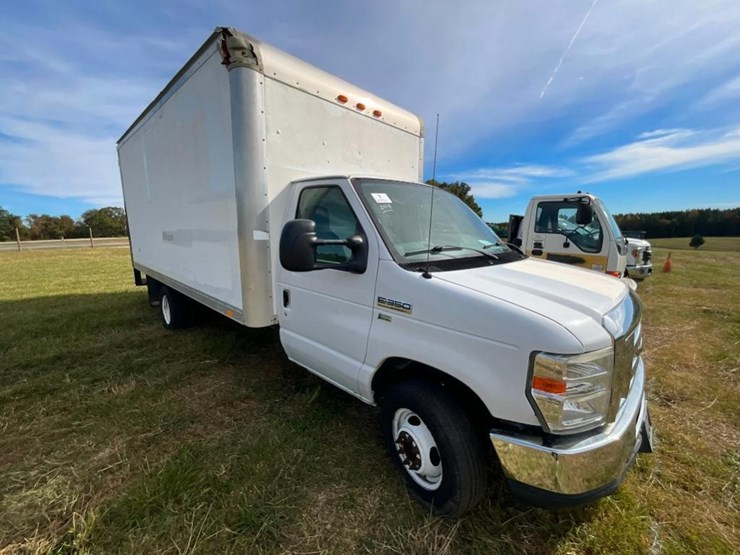 2014-ford-e350-image-1