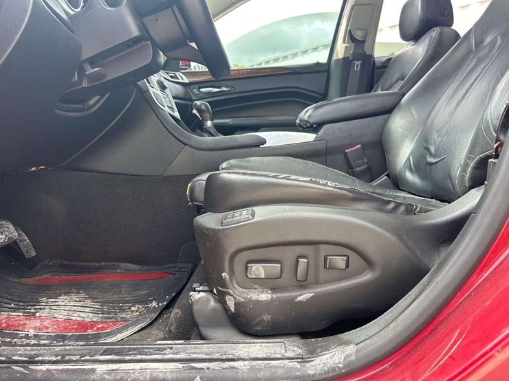 2012-cadillac-srx-image-17