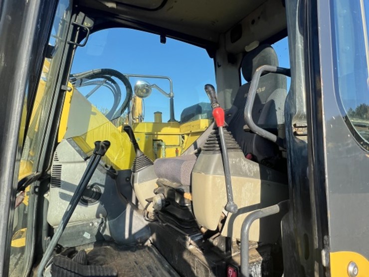 komatsu-pc138us-lc-image-14