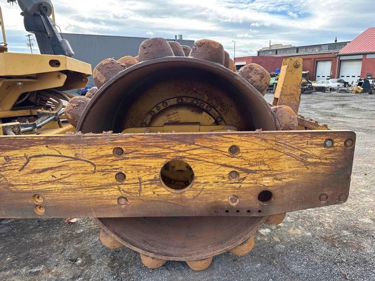 2001-caterpillar-cp-563d-image-12