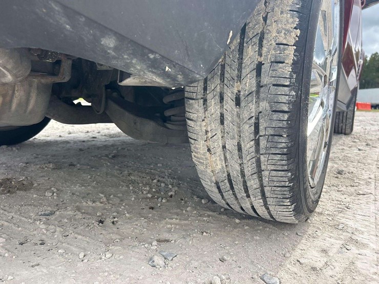 2012-cadillac-srx-image-21