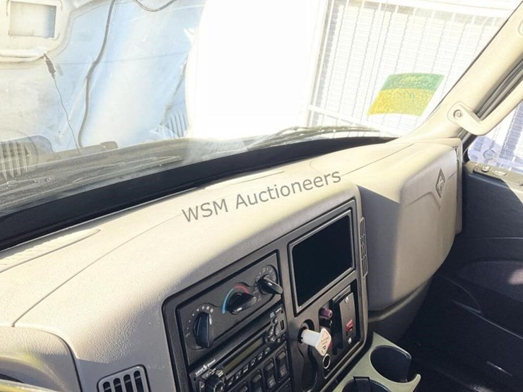 2014-international-4300lp-spray-truck-image-29