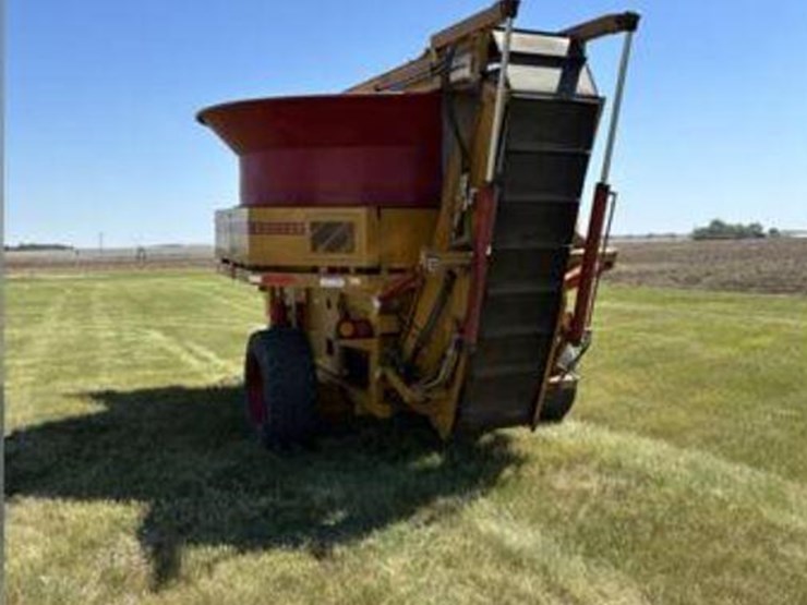 2022-haybuster-h1135-image-7