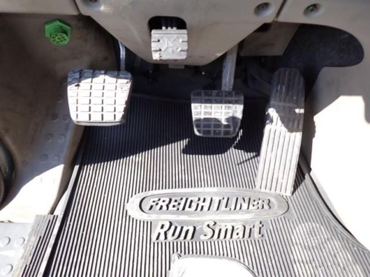 2016-freightliner-cascadia-t/a-hiway-tractor---day-image-16