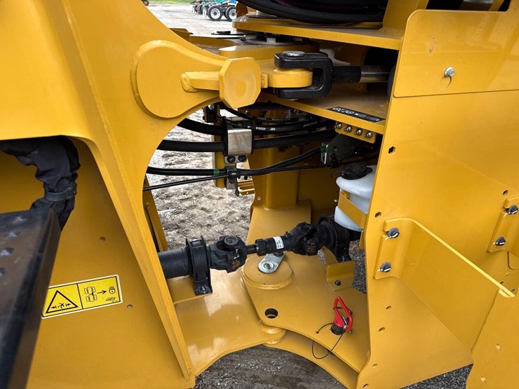 2023-caterpillar-910-image-8