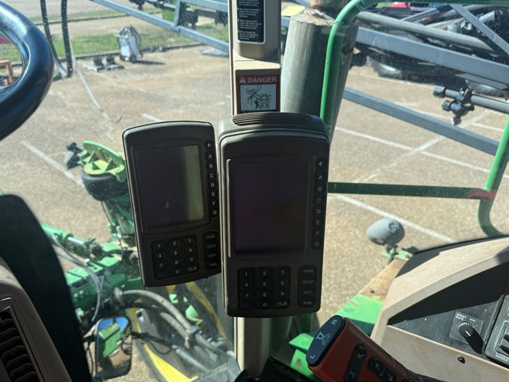 john-deere-4710-image-46