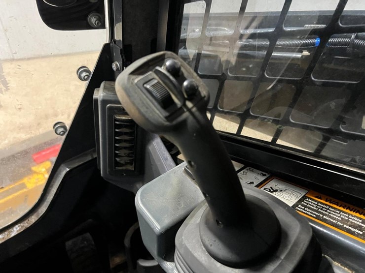 2023-deere-333g-image-27