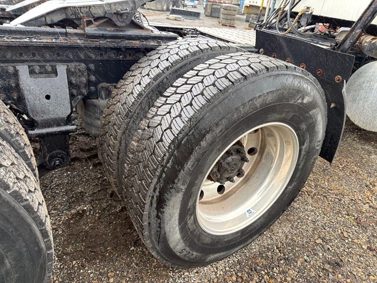 2019-mack-anthem-64t-image-11