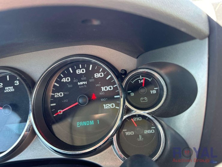 2013-chevrolet-silverado-3500-image-17