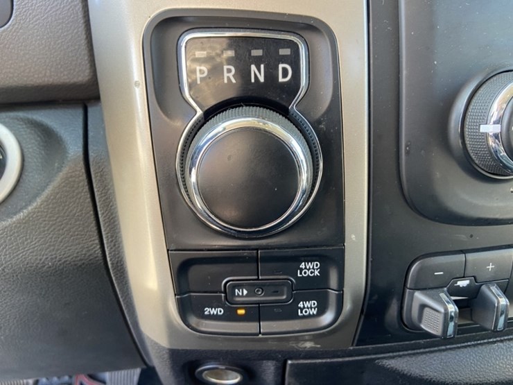 2015-dodge-ram-crew-cab-4wd-pickup-image-15