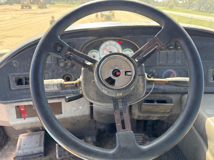 2007-caterpillar-725-image-18