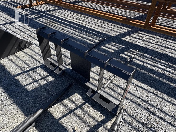 pabreak-bale-spears-image-2