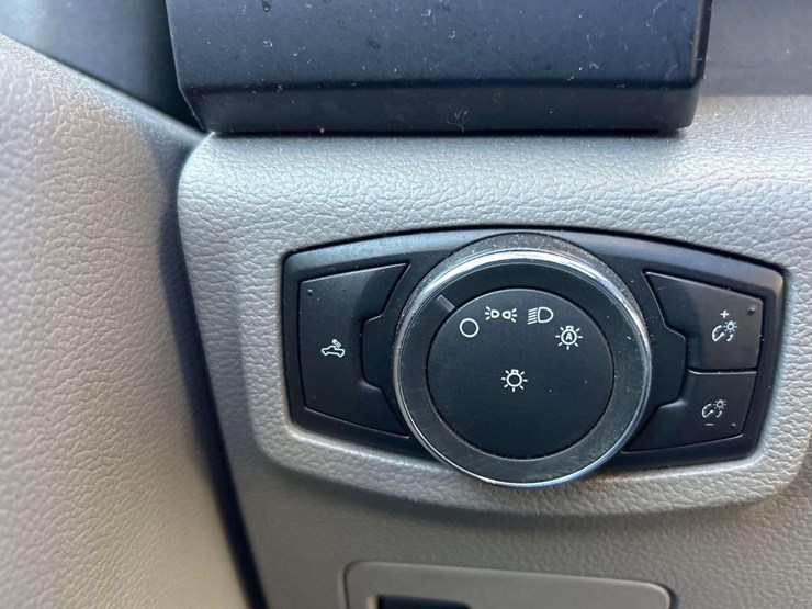 2016-ford-f150-image-15