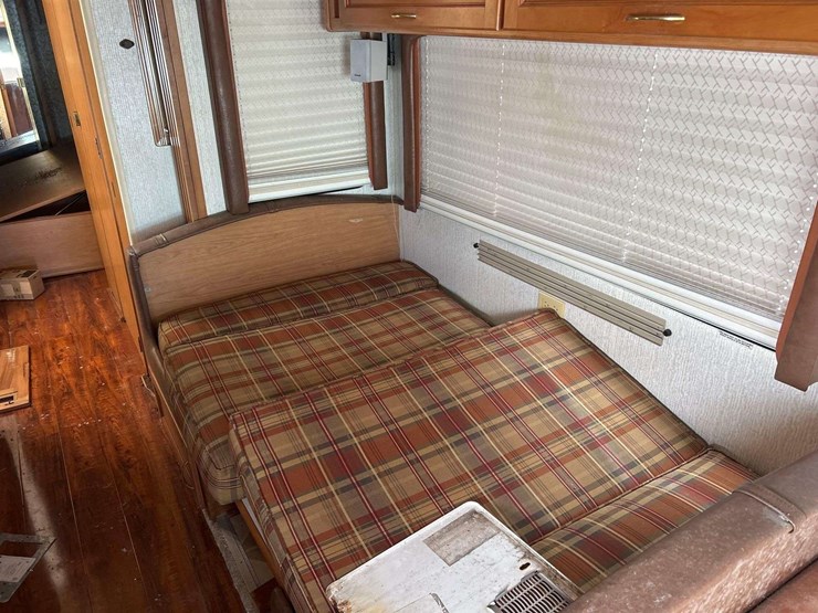 1999-southwind-fleetwood-34n-34ft-class-a-motorhome-image-10