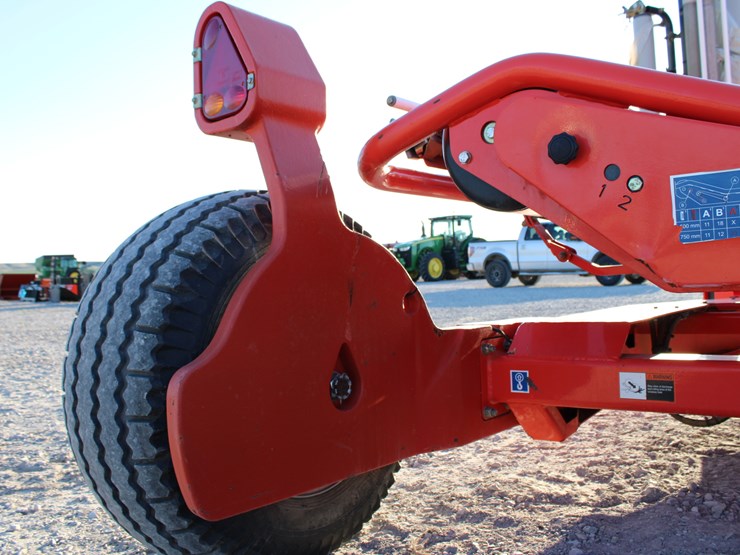 #2097-•-#2097--kuhn-rw1610-single-bale-wrapper-with-twin-wrapper,-monitor,-great-shape-with-low-use!-image-21