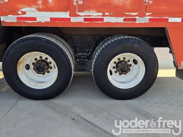 2009-international-7300-image-12