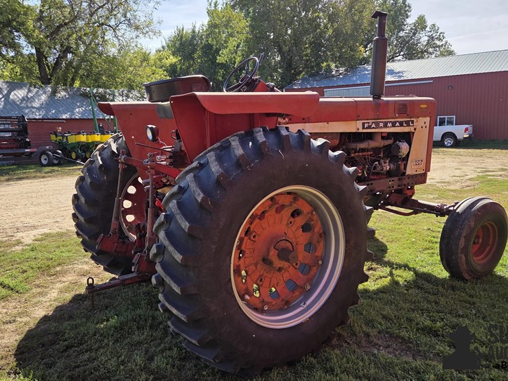 1966-international-806-image-5