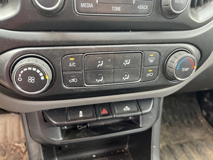 2015-chevrolet-colorado-image-29