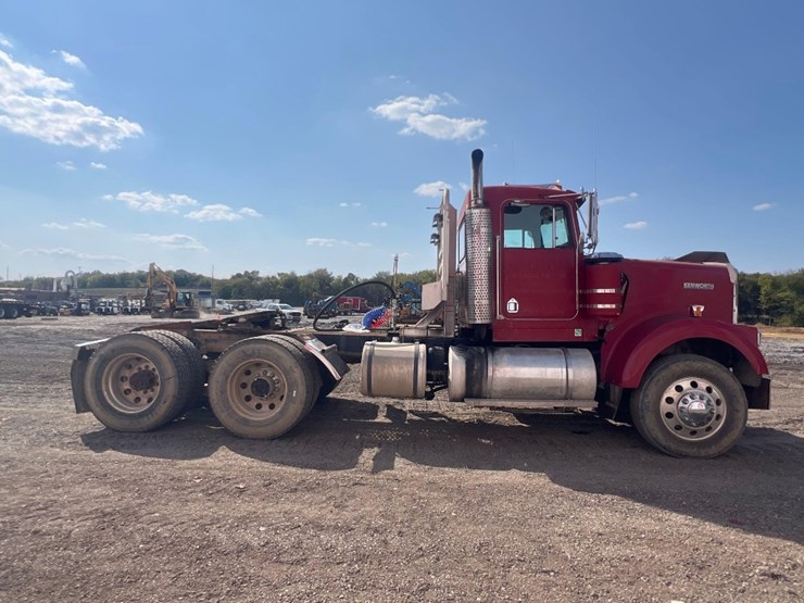 kenworth-t/a-day-cab-road-tractor-image-5