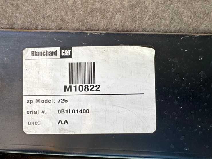 2007-caterpillar-725-image-24