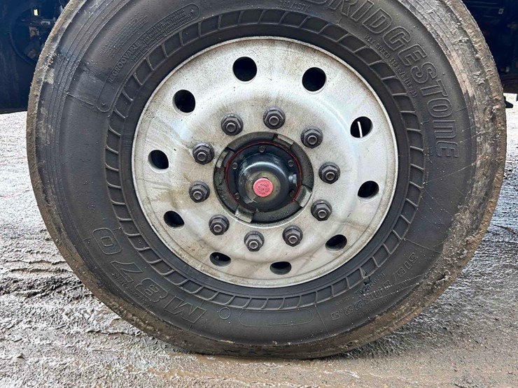 2008-peterbilt-388-image-9