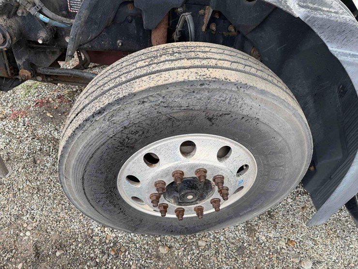 2019-mack-anthem-64t-image-17