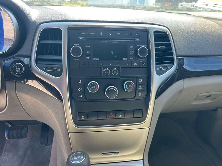 2013-jeep-grand-cherokee-laredo-image-15