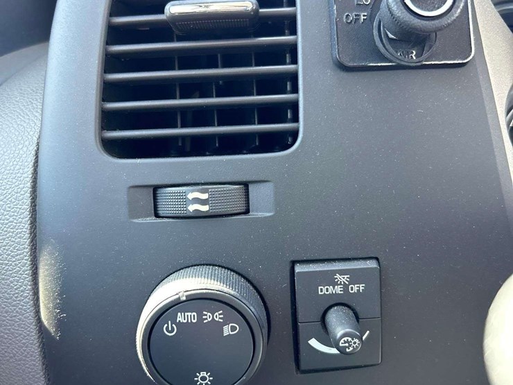 2013-chevrolet-silverado-3500-image-14