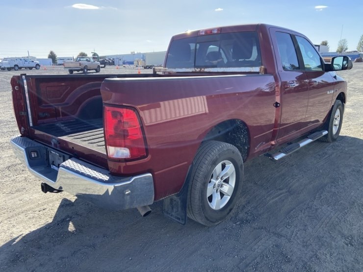 2015-dodge-ram-crew-cab-4wd-pickup-image-5