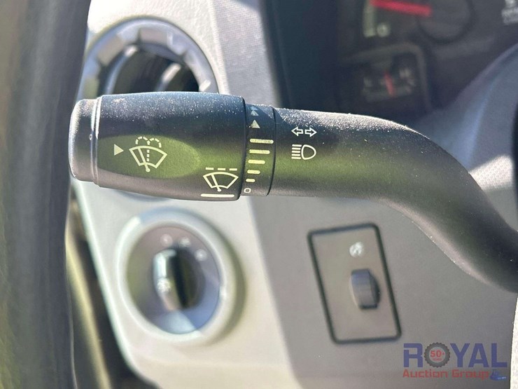 2009-ford-e450-image-16