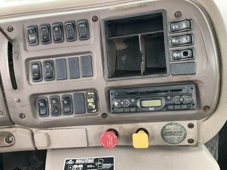 2004-mack-chn613-image-37