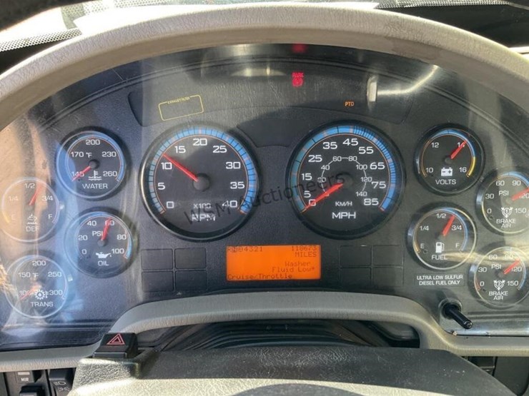 2015-international-7400-image-23