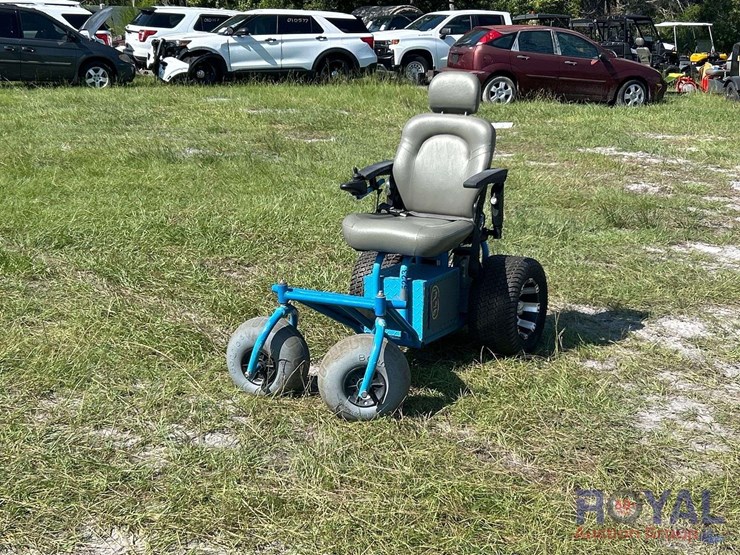 2022-padget-morris-electric-mobility-scooter-image-1