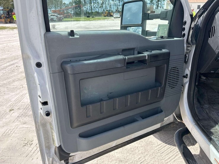 2016-ford-f550-image-13