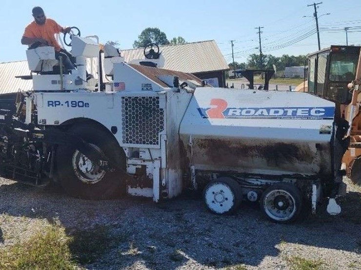 2017-roadtec-wheel-asphalt-paver-w/omini4-image-17