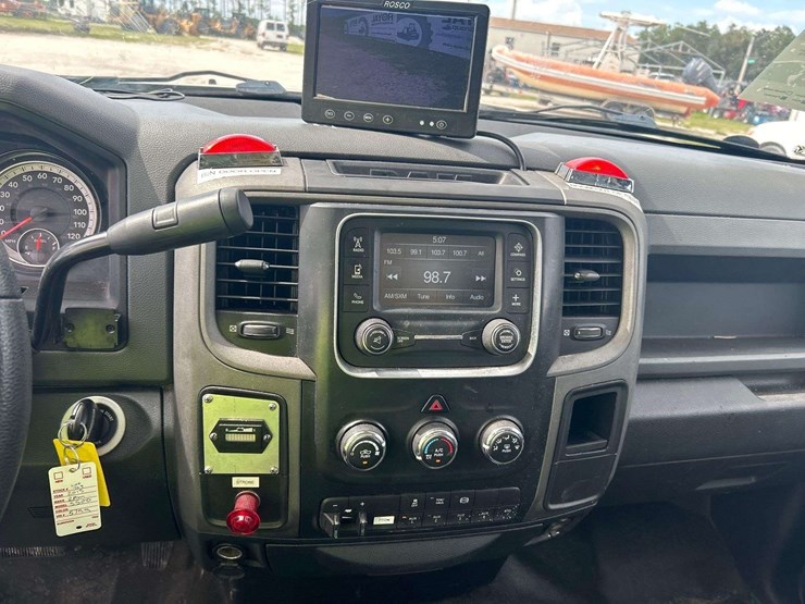 2015-ram-5500-versalift-sst-40ne-40ft-sign-bucket-truck-image-15