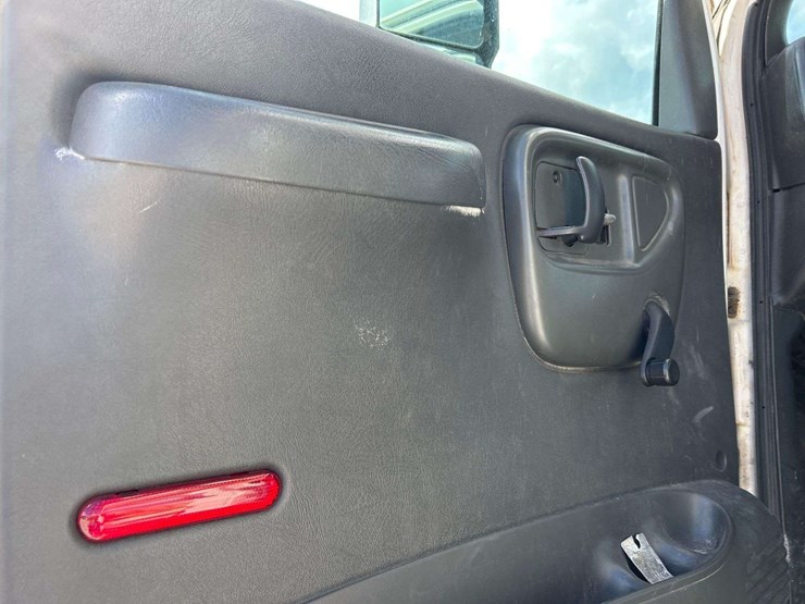 2007-gmc-c8500-altec-dm47-47ft-digger-derrick-truck-image-9