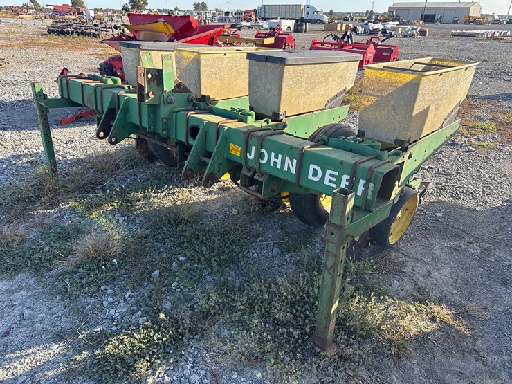 john-deere-7300-image-1