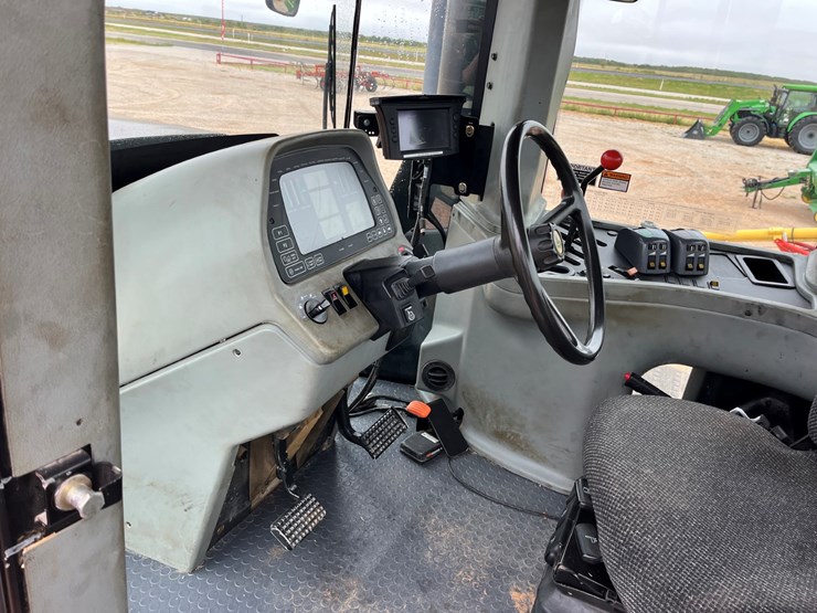 2008-versatile-535-image-25