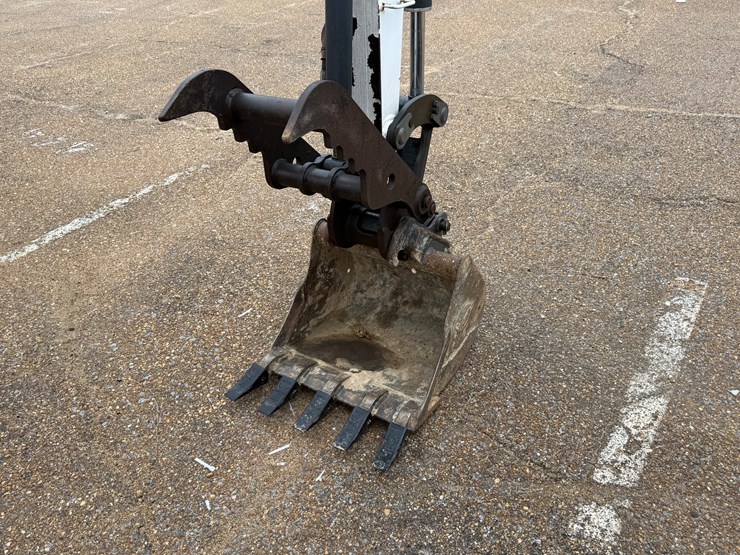 2013-bobcat-e35-image-11