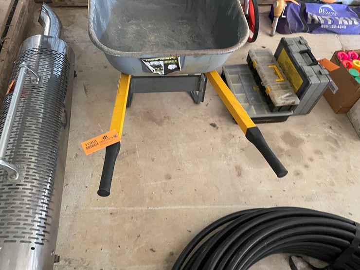 #1088-•-true-temper-wheel-barrow-image-3