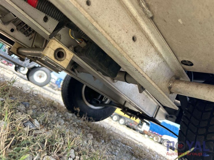 club-car-electric-utility-cart-image-12