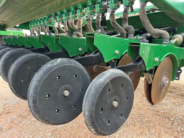 2018-great-plains-3s3000hd-image-26