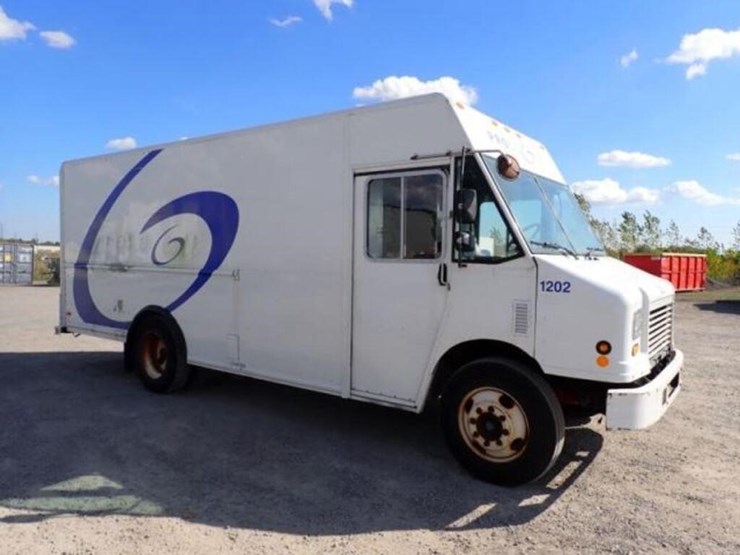 2012-freightliner-mt55-image-3