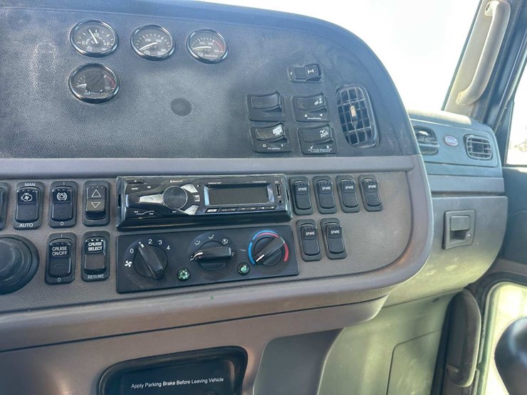 2012-peterbilt-367-image-5
